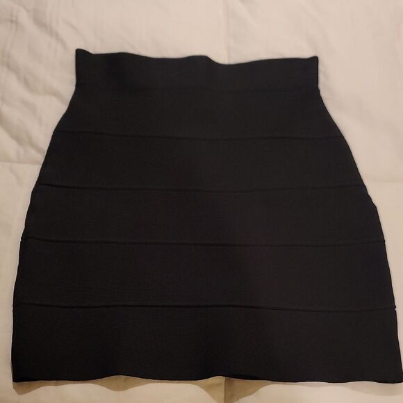BCBGMaxAzria Black Bandage Skirt Sz Med - Picture 1 of 6